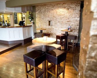 Tilted Wig - Warwick - Bar