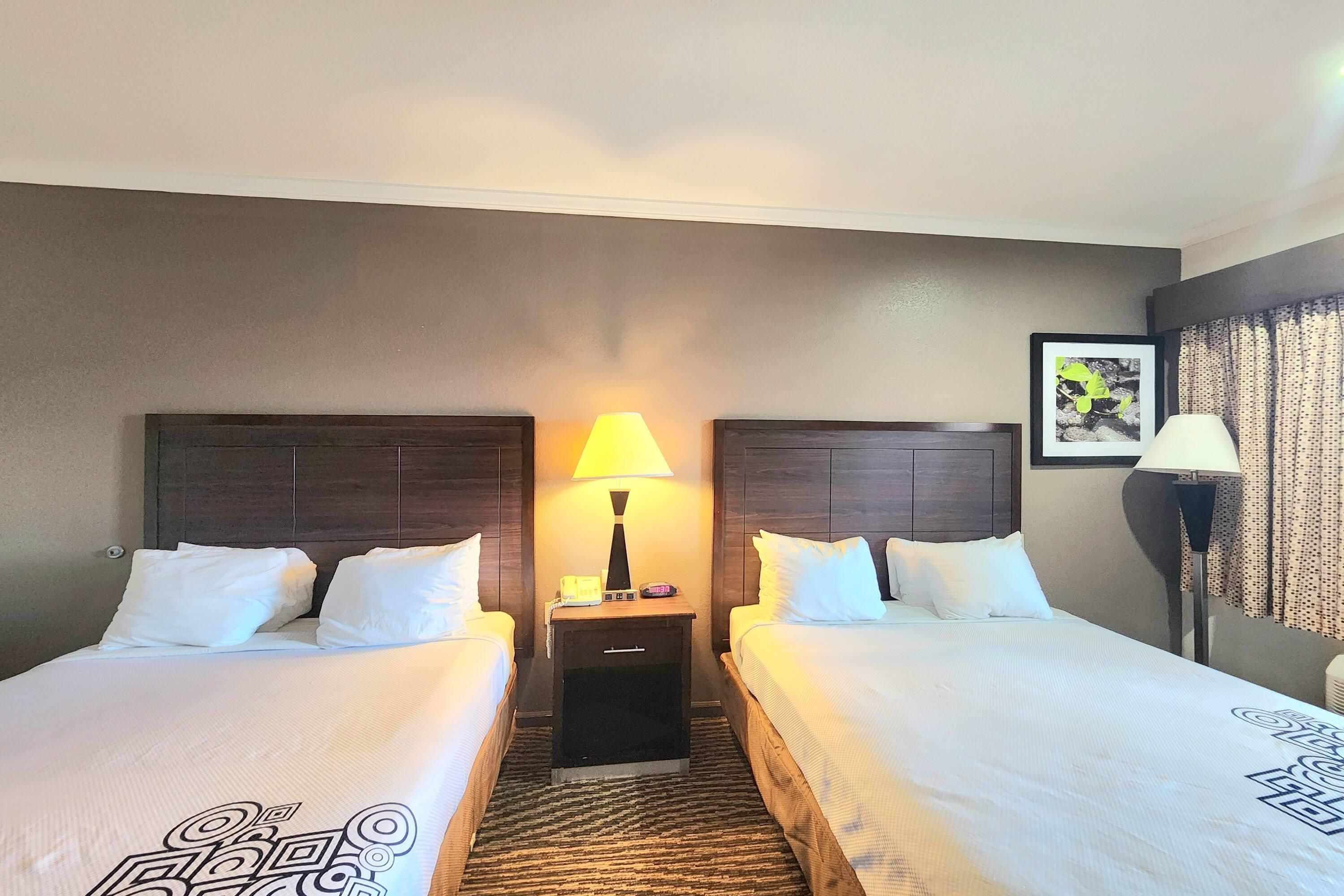 Days Inn by Wyndham Navasota - Navasota - Bedroom