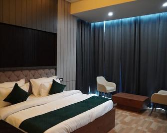Green Sarovar Hotel & Restaurant - Mathura - Ložnice