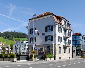 TOP Hotel Freihof Unteraegeri - Unterägeri - Building