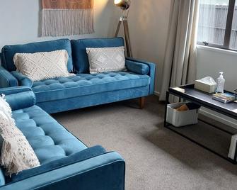 Kea Retreat - Franz Josef Glacier - Living room