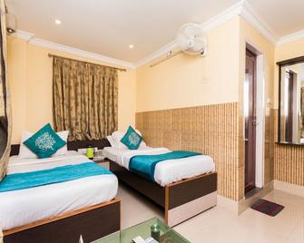OYO 3733 Near Hong Kong Market - Siliguri - Habitación