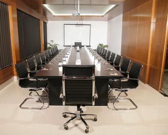 Richmond Hotel & Suites - Dhaka - Møterom
