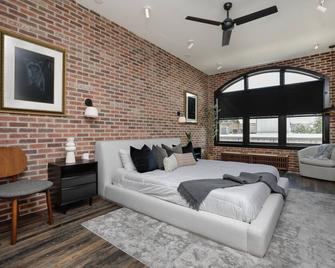 Penthouse w Rooftop, Private Chef, Secure Parking - Atlanta - Bedroom