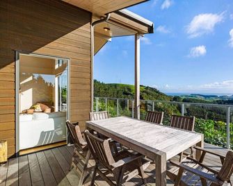 Byron Hill Holiday Accommodation - Raglan - Balcón
