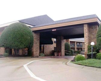 Quality Inn and Suites Searcy I-67 - Searcy - Building