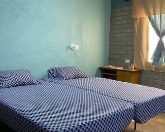 Earth block, view of Mitla, 5 private rooms/bath rented separately, WiFi, - San Pablo Villa de Mitla - Bedroom