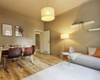 homie stay Schiestlstraße - Moderne Altbauapartments, Nahe Stadtzentrum & Weinberge - Wurzburg - Dining room