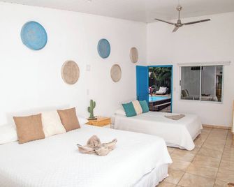 Refugio Surf Lodge - Tamarindo - Bedroom