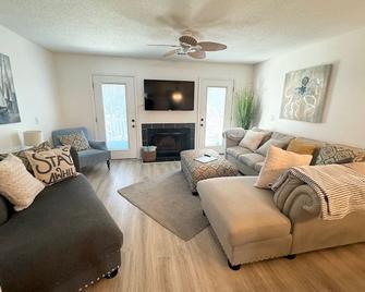 Selah - Brunswick - Living room