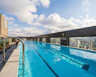 Gwangju H1 Hotel - Gwangju - Zwembad