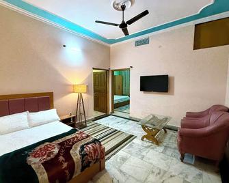Madhuraj Villa Homestay - Varanasi - Camera da letto