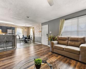 Condo close to Biloxi Casino and Beaches - Gautier - Living room