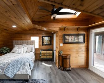 Winery Retreat Nestled Among the Trees - Santa Fe