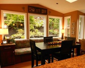 Puget Sound View, Private Queen Bedroom, Private Pool/Jacuzzi - Tacoma - Matsal