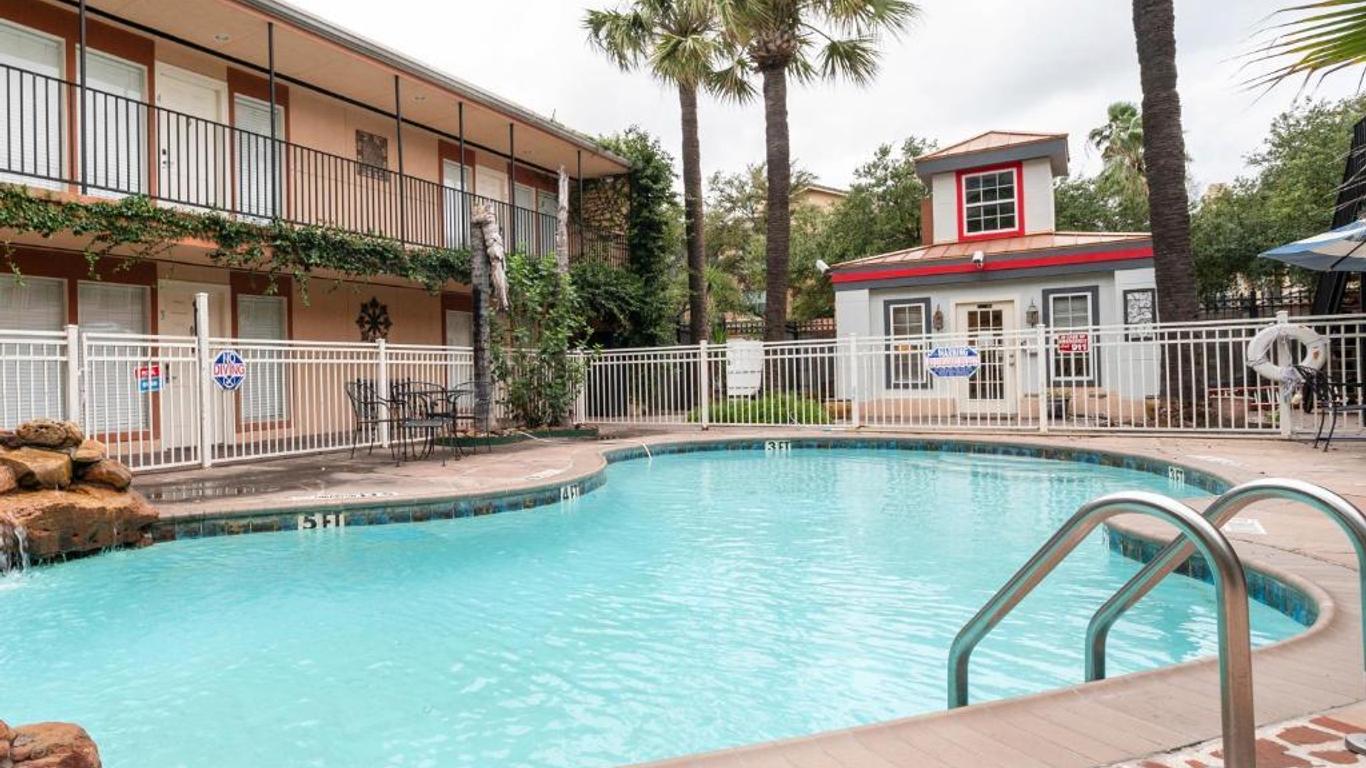 OYO Hotel & Apartments Houston Galleria