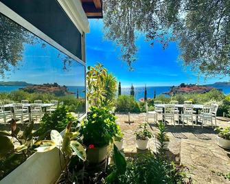 Sun Rose Apartments Sveti Stefan - Sveti Stefan - Patio