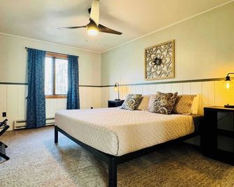 Cozy Mountain View Condo at Powderhorn Mountain - Bessemer - Bedroom