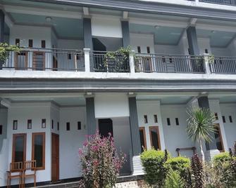 Hotel Kasuwari - Labuan Bajo - Building