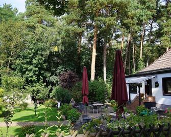 Detached vacation home (4+1 pers.): Fireplacejettyterraceforestlake accessfenced - Buckow - Binnenhof