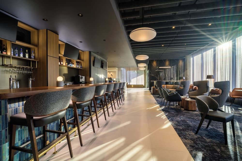 هياة بليس وايتهورس - وايت هورس - بار