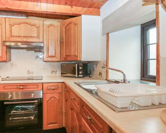Viola Cottage - Fraserburgh - Kitchen