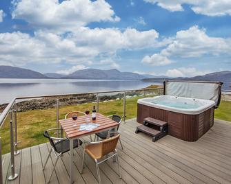 Waterfront Lodge 5 with Hot Tub - Appin - Balcony