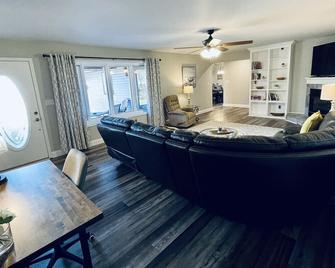 KY Lake Duplex w/dock - Whole Property - Gilbertsville - Wohnzimmer