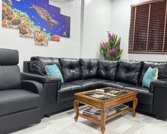 Ocean Pearl - Getaway Modern Villa with Pool - Grace Bay - Living room