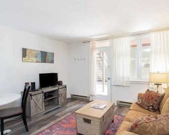 Near Historic Downtown Ski-Inski-Out Etta Place 5 by Avantstay - Telluride - Living room