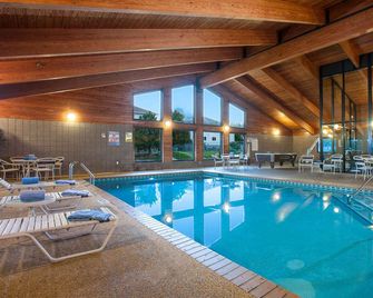 AmericInn by Wyndham Mankato Event Center - Mankato - Piscine