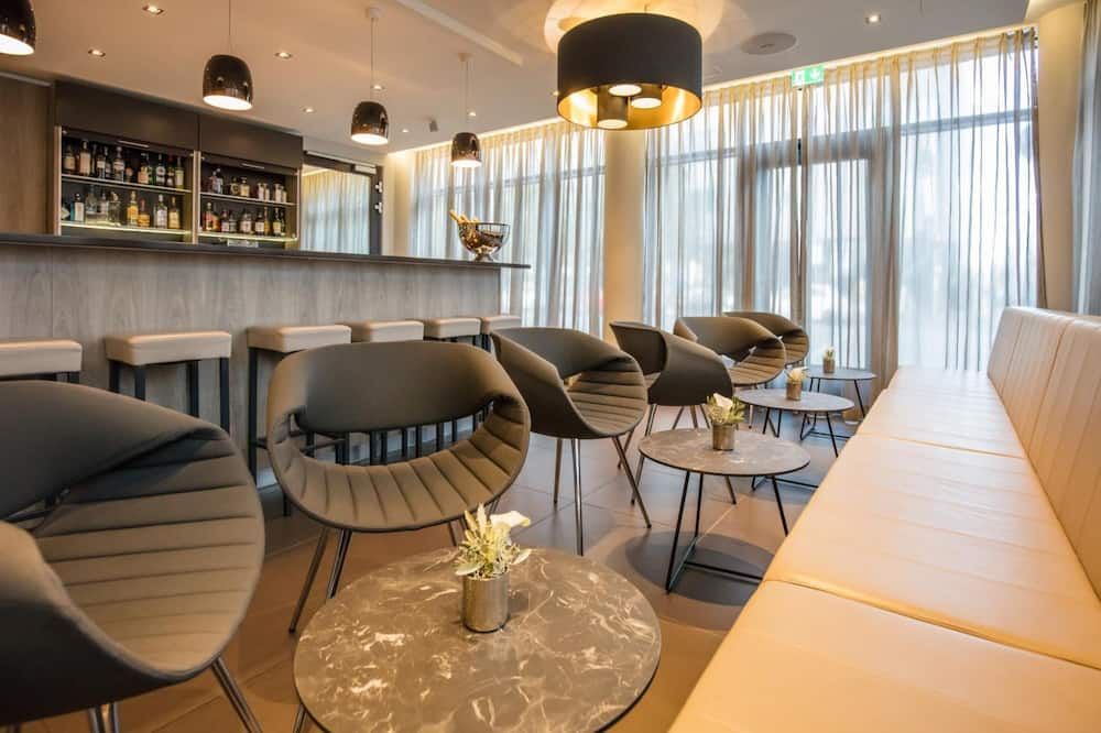 Bar view of Relexa Hotel München