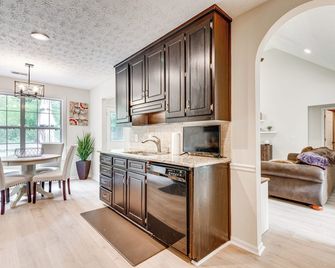 Game Room and Peaceful Deck Dacula Family Home - Dacula - Cocina