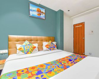 Fabhotel Nidhivan - Surat - Slaapkamer