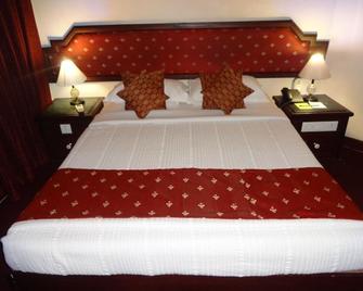 Manuelsons Malabar Palace - Kozhikode - Bedroom