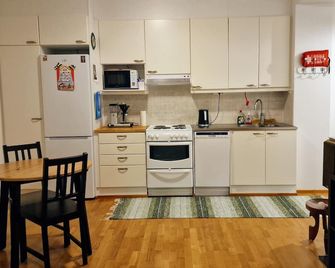 Modern Seaside Apartment - Metro & Market Nearby - הלסינקי - מטבח