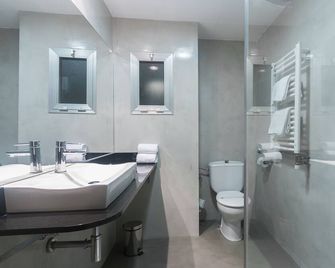 Hotel Lauria - Tarragona - Kylpyhuone