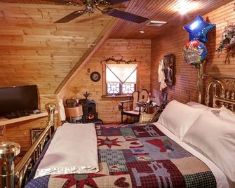 The Queen, A Victorian Bed & Breakfast - Bellefonte - Bedroom