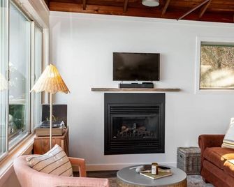 Drift Studio / Oceanside / Firepit / Van Isle / Bc - Comox - Huiskamer