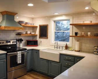 A-Frame Escape: Riverfront, Fire Pit, Kayaks! - Johnson Creek - Cocina