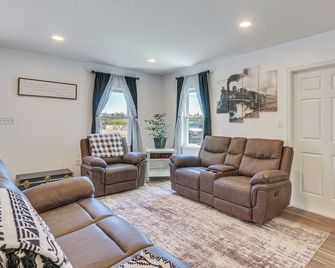 Spacious Shippensburg Home, Close to Museums! - Shippensburg - Sala de estar