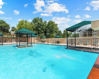 French Quarter Resort - Branson - Piscine