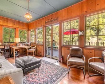 River Classic - Forestville - Living room