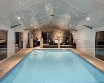 'La Petite Félixière' à 25 min du Puy du Foù, 10 min de Cholet, et 35 min de Nantes - Sèvremoine - Pool