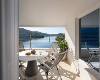Two bedroom apartment near beach Pasadur, Lastovo (A-24472-b) - Lastovo - Balcony
