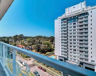 Apartamento De 1 Dormitorio Punta Del Este - プンタ・デル・エステ - バルコニー