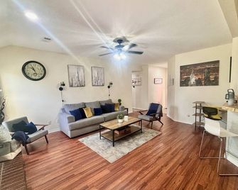 Country Comfy Texas Home perfect For Families and Weary Travlers - Seagoville - Sala de estar