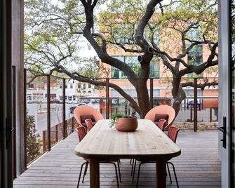 Hotel Magdalena - Austin - Balcony