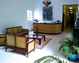 Hostal Class Colonial - Santo Domingo - Front desk