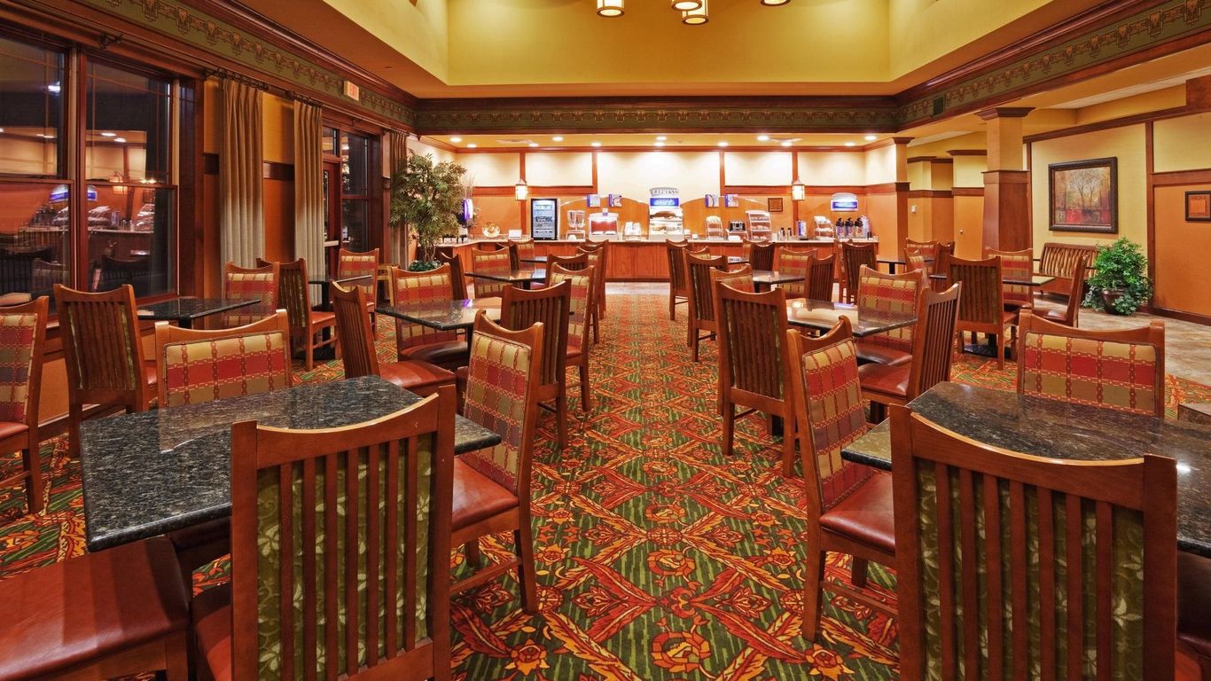 The Q Hotel & Suites